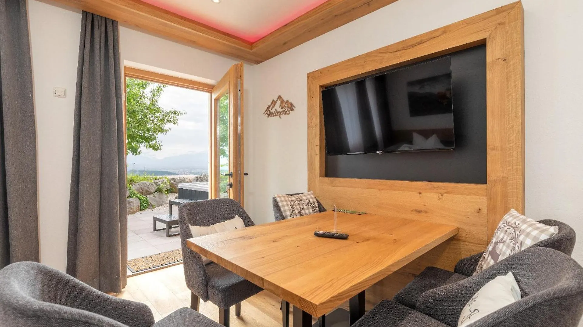 Luxus-Appartement Mit Whirlpool #532 contacts